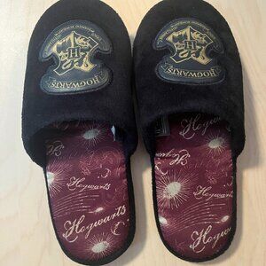 Harry Potter Hogwarts Slippers Bioworld Women's Md 7-8